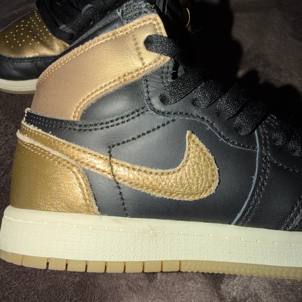 Nike Jordan 1 Retro High OG PS Boys Size 2Y Black/Gold - Picture 10 of 12